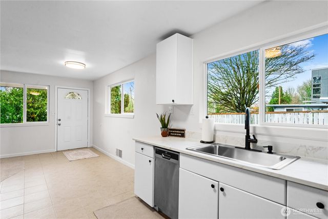 7552 21st Avenue SW, Seattle, WA 98106