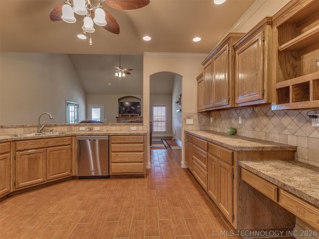 1104 N Scott Avenue, Haskell, OK 74436
