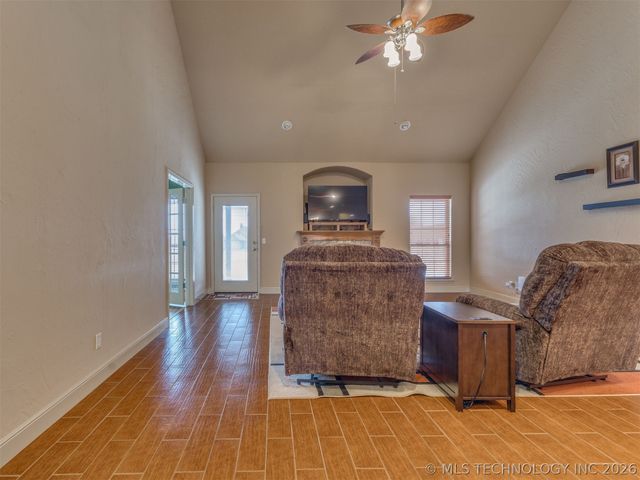 1104 N Scott Avenue, Haskell, OK 74436