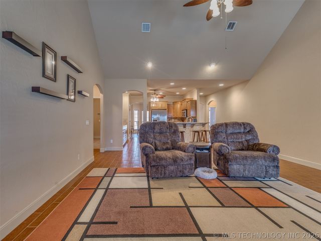 1104 N Scott Avenue, Haskell, OK 74436