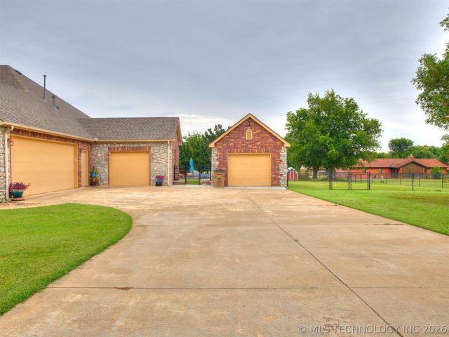 1104 N Scott Avenue, Haskell, OK 74436
