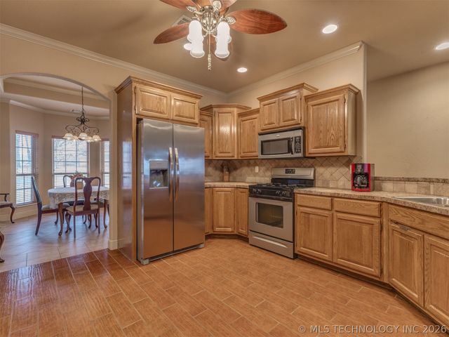 1104 N Scott Avenue, Haskell, OK 74436