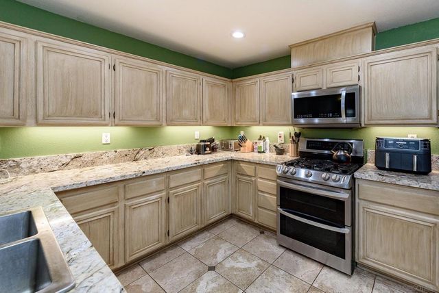 1039 Eliot St, Oceanside, CA 92057