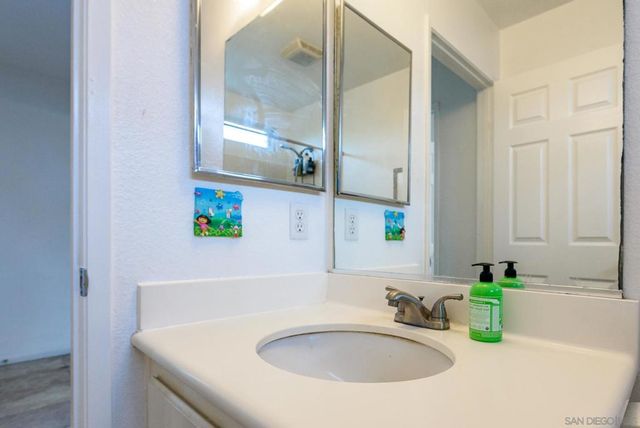 1039 Eliot St, Oceanside, CA 92057