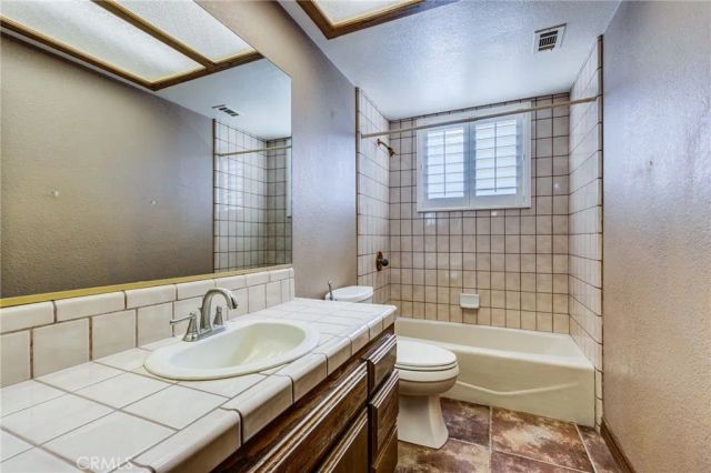 16385 Kamana Court, Apple Valley, CA 92307