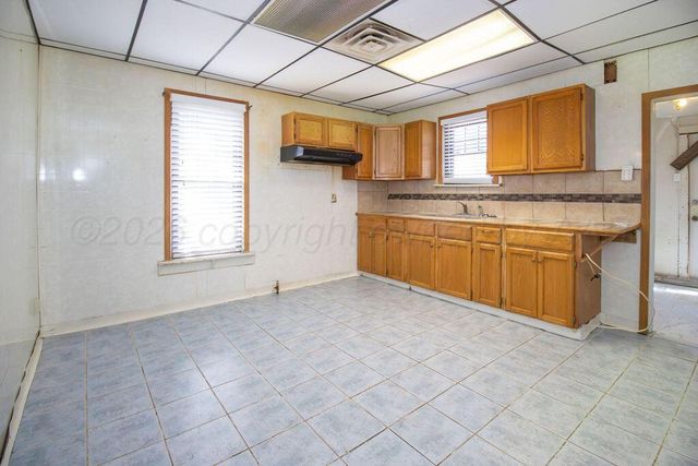 506 Olive Avenue, Dalhart, TX 79022