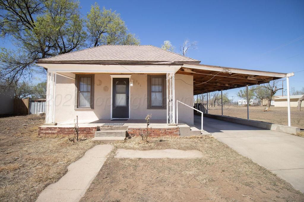 506 Olive Avenue, Dalhart, TX 79022