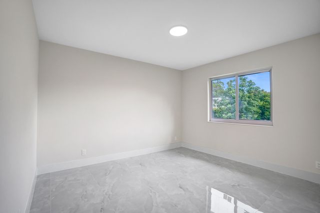 2881 NW 98th Way, Coral Springs, FL 33065