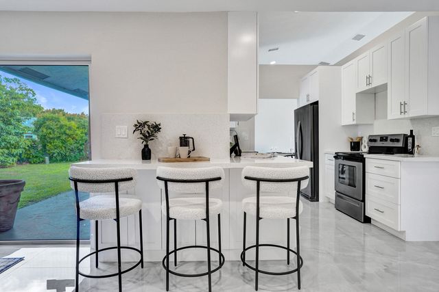 2881 NW 98th Way, Coral Springs, FL 33065