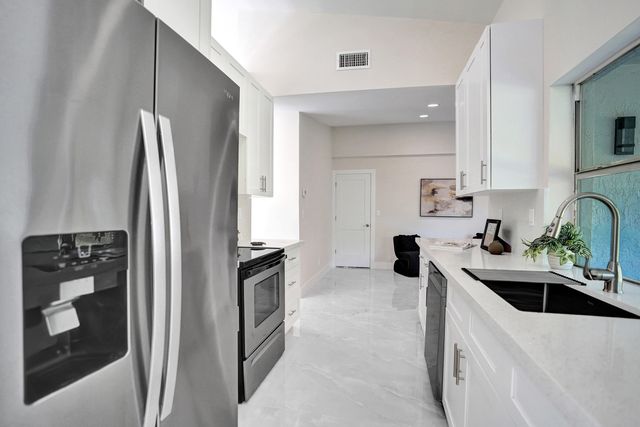 2881 NW 98th Way, Coral Springs, FL 33065