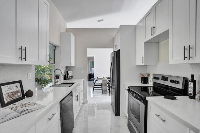 2881 NW 98th Way, Coral Springs, FL 33065