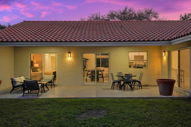 2881 NW 98th Way, Coral Springs, FL 33065