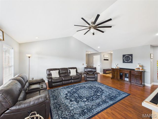 109 Ash Court, St Robert, MO 65584