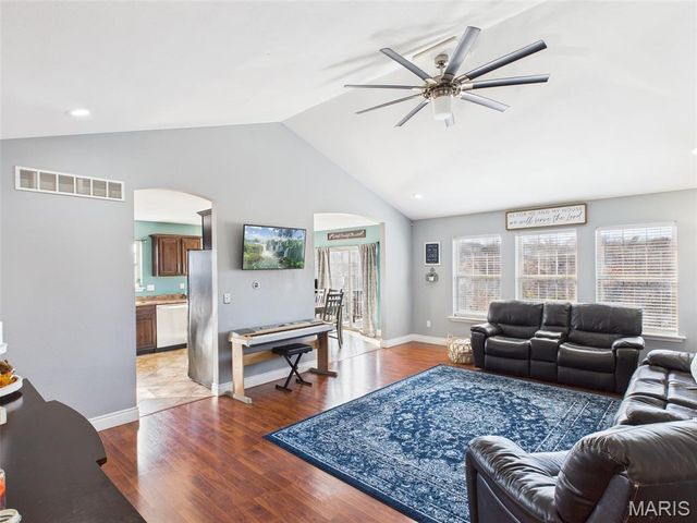 109 Ash Court, St Robert, MO 65584