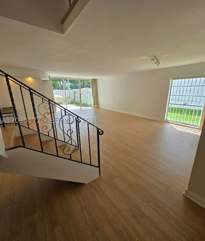 926 NE 27th Ave 926, Hallandale Beach, FL 33009