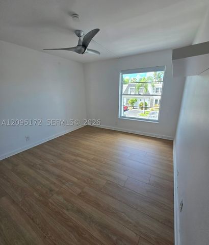 926 NE 27th Ave 926, Hallandale Beach, FL 33009