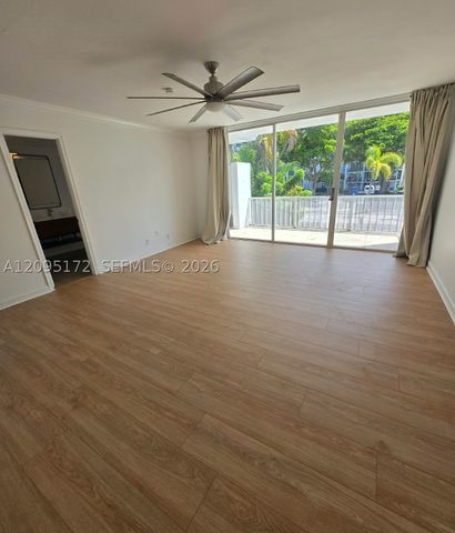 926 NE 27th Ave 926, Hallandale Beach, FL 33009