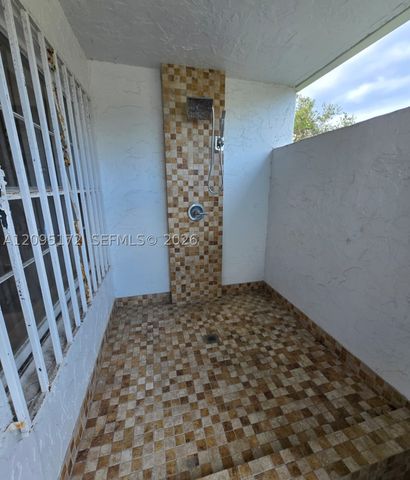 926 NE 27th Ave 926, Hallandale Beach, FL 33009