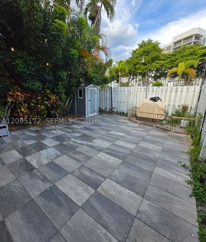 926 NE 27th Ave 926, Hallandale Beach, FL 33009