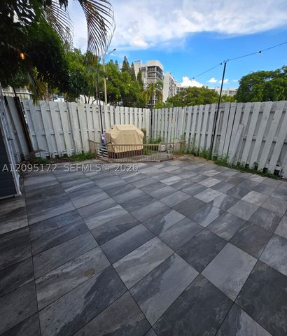 926 NE 27th Ave 926, Hallandale Beach, FL 33009