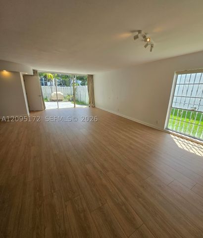 926 NE 27th Ave 926, Hallandale Beach, FL 33009