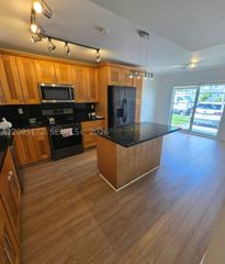 926 NE 27th Ave 926, Hallandale Beach, FL 33009