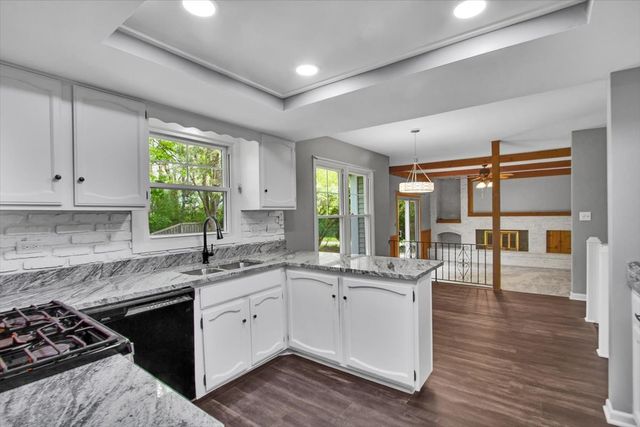940 French Drive, Mundelein, IL 60060