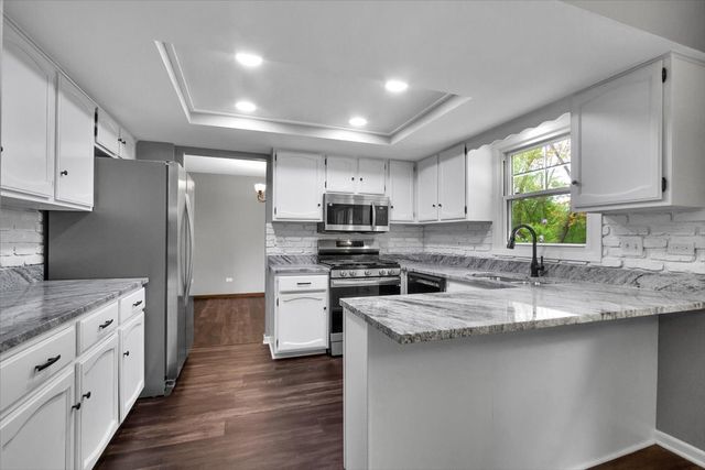 940 French Drive, Mundelein, IL 60060