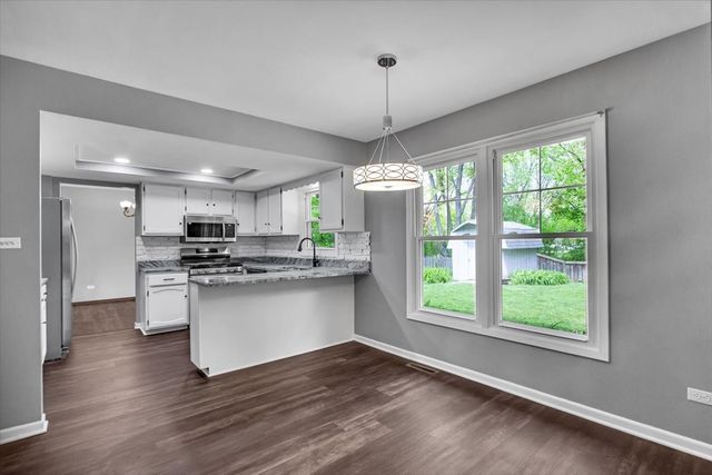 940 French Drive, Mundelein, IL 60060