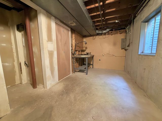 940 French Drive, Mundelein, IL 60060