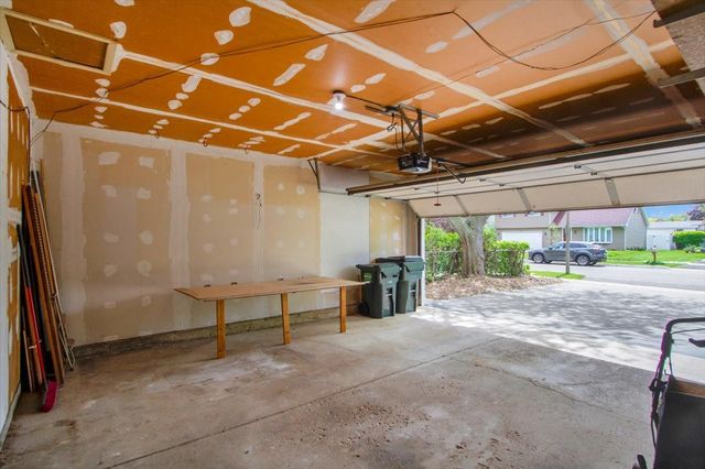 940 French Drive, Mundelein, IL 60060