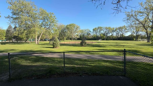 940 French Drive, Mundelein, IL 60060