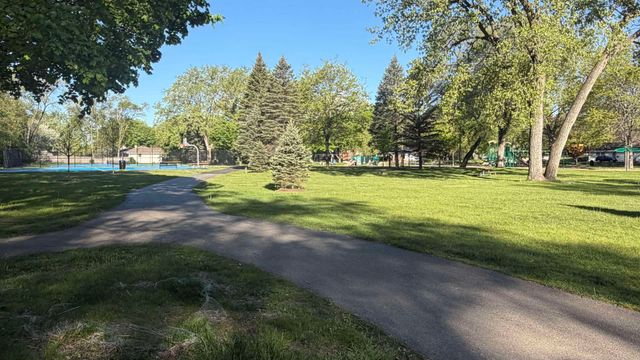 940 French Drive, Mundelein, IL 60060