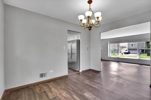940 French Drive, Mundelein, IL 60060
