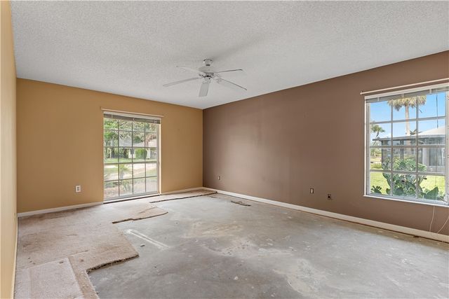 8 Forest Park Drive, Vero Beach, FL 32962