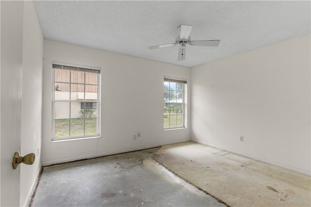 8 Forest Park Drive, Vero Beach, FL 32962