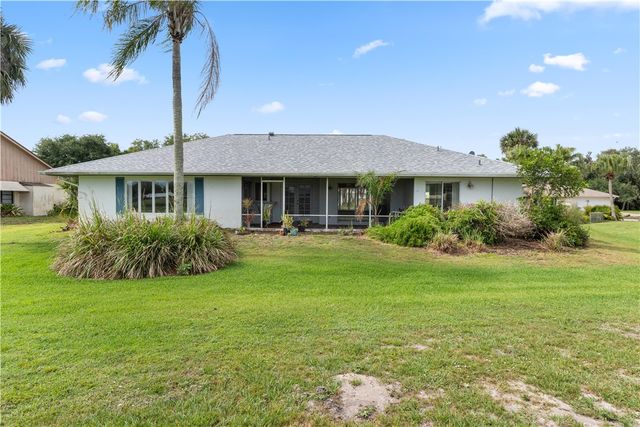 8 Forest Park Drive, Vero Beach, FL 32962