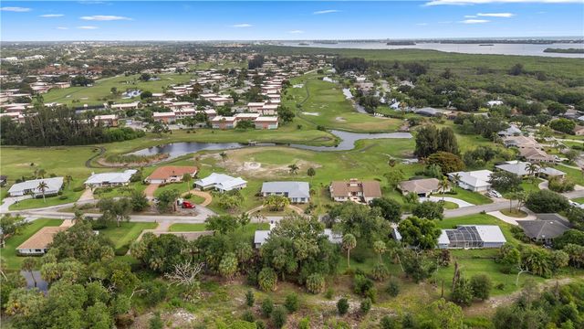 8 Forest Park Drive, Vero Beach, FL 32962
