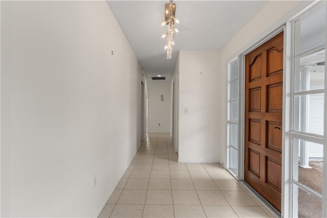 8 Forest Park Drive, Vero Beach, FL 32962