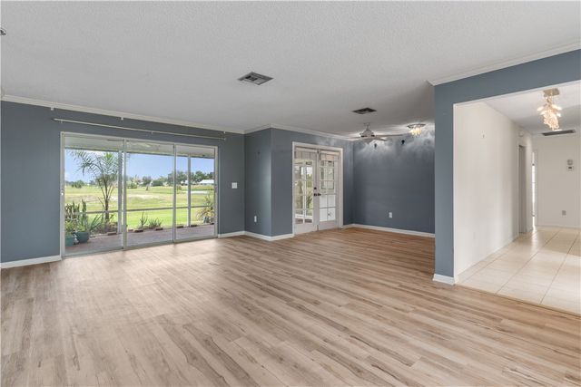 8 Forest Park Drive, Vero Beach, FL 32962