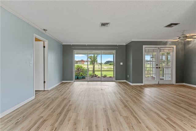8 Forest Park Drive, Vero Beach, FL 32962