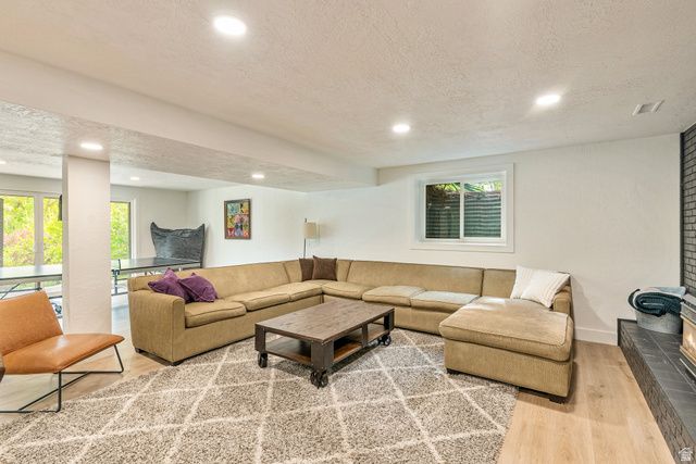 198 OAKWOOD DR, Layton, UT 84040