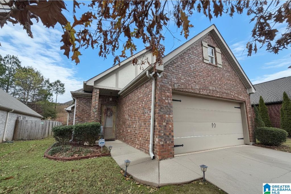 2712 OXMOOR GLEN DRIVE, Birmingham, AL 35211