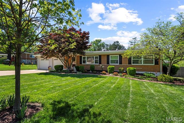 14 Bal Harbour Drive, St Louis, MO 63146