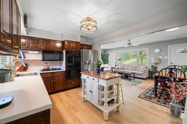 14 Bal Harbour Drive, St Louis, MO 63146