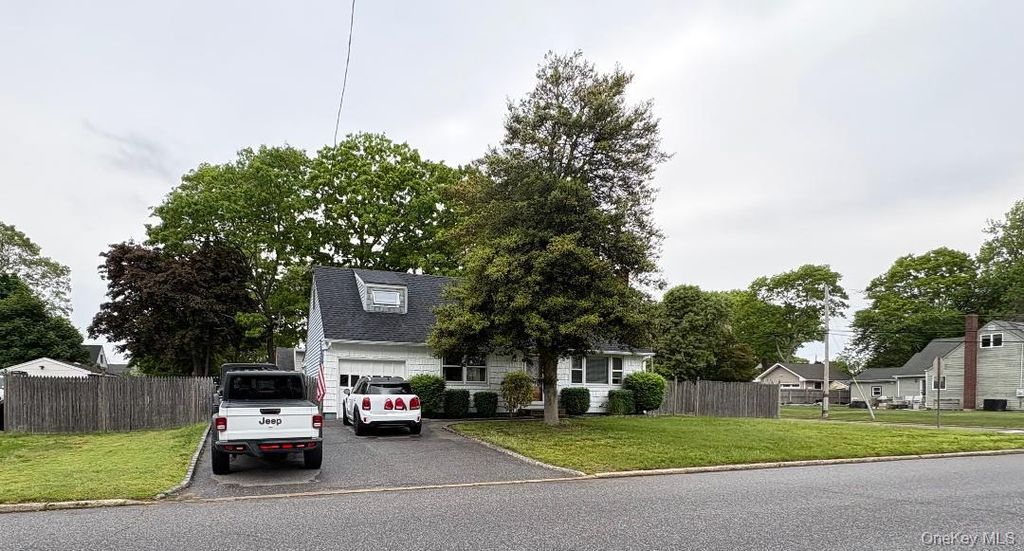 388 1st Avenue, Bayport, NY 11705