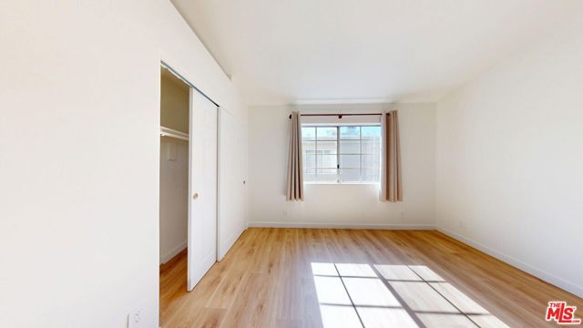 18347 Saticoy Street 31, Los Angeles, CA 91335