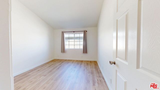 18347 Saticoy Street 31, Los Angeles, CA 91335
