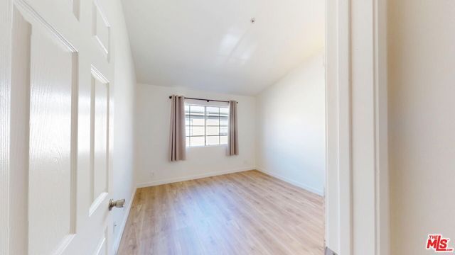 18347 Saticoy Street 31, Los Angeles, CA 91335
