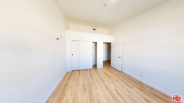 18347 Saticoy Street 31, Los Angeles, CA 91335